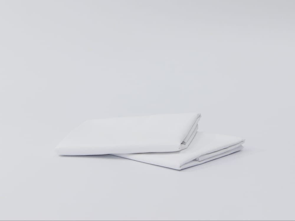 Basic fluid-resistant pillow protector