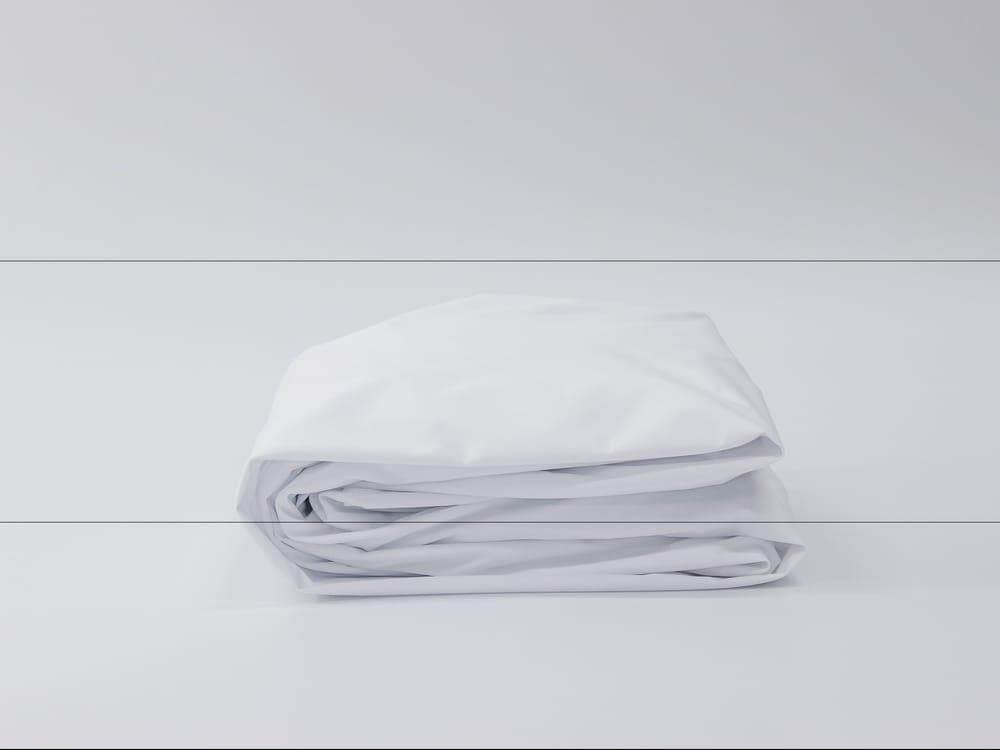 Basic fluid-resistant mattress protector