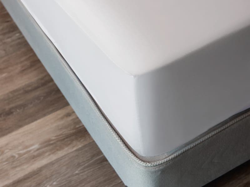 Laminated jersey mattress protector