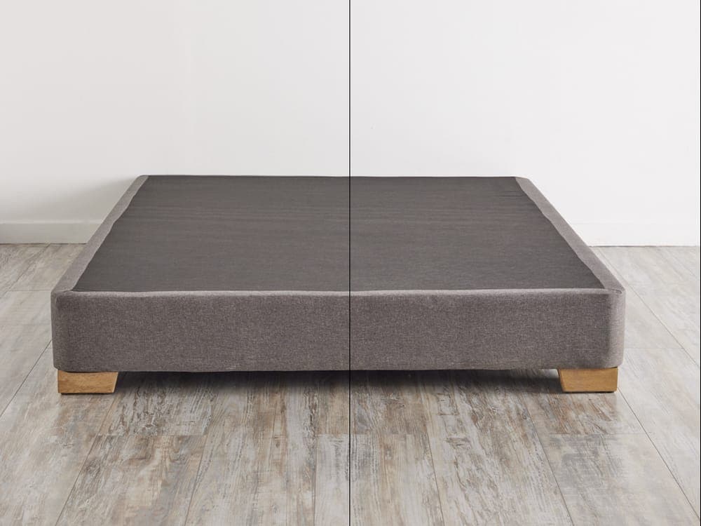 Somier hotelero gris grafito con patas de roble
