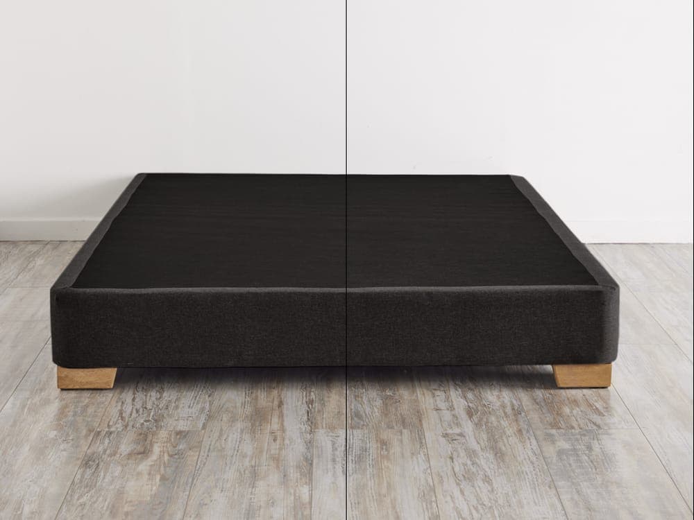Somier hotelero negro con patas de roble